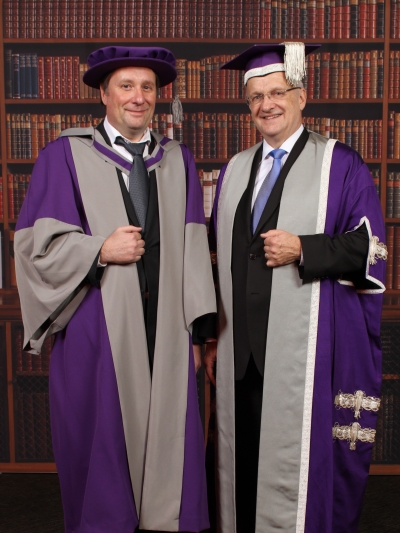 Nasz kolega, profesor Mark Rummeli, doktorem honoris causa London Metropolitan University, 7.12.2015